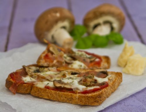 Quick Toast Pizza with Prosciutto and Mushrooms